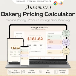 Op de afbeelding: Een geautomatiseerde bakkerij-prijscalculator web-app weergegeven op een laptop, tablet en smartphone. De interface toont prijsgegevens, winstmarges en planningstools. De tekst bevat Automated Bakery Pricing Calculator, Service Pricing, Product Pricing, Goal Planning, Any Platform, Browser App, Instant Download, Stay Organized, Offline Web App, No Excel en Desktop + Mobile.