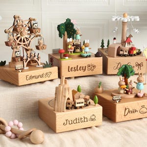 Anpassad träkarusellspeldosa, graverad speldosa med namn, sensoriska leksaker, unik minnesgåva, babyshowerpresent, födelsedagspresenter, present till par bild 3