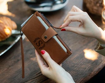 Personalized Leather Phone Wallet: Crossbody Bag with Card Holder
