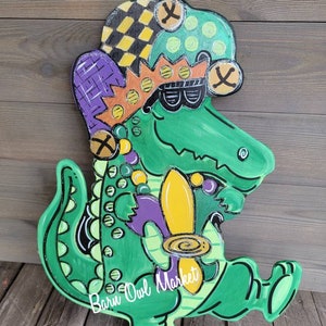 Mardi Gras Alligator door hanger, Mardi Gras door decor, Party Gator door decor, Alligator door sign, Mardi Gras sign, Mardi Party Gator