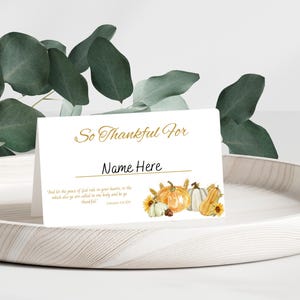 Cartões de lugar com nome para o Dia de Ação de Graças para imprimir, mesa de outono, cartões com versículos bíblicos de outono, decoração de mesa de jantar de Ação de Graças com amigos, planos e dobráveis, assentos