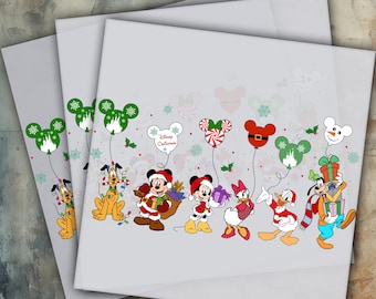 Pode incluir: Transferência DTF pronta para prensar com personagens da Disney em trajes natalinos. Mickey Mouse, Minnie Mouse, Pato Donald, Margarida, Pateta e Pluto são retratados com balões e presentes festivos. As palavras "HEAT PRESS" e "DTF READY TO PRESS" estão na imagem.