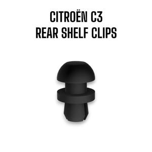 Peut inclure: Clip de tablette arrière noir pour Citroën C3. Le clip est un petit composant en forme de champignon avec un dessus arrondi, une section centrale circulaire et une base crantée. Le texte "CITROËN C3 REAR SHELF CLIPS" est affiché au-dessus.