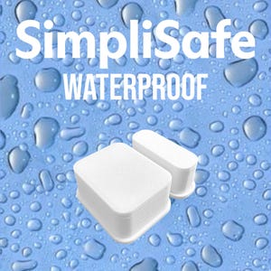 Peut inclure: Deux produits SimpliSafe blancs et rectangulaires sont présentés sur un fond bleu avec des gouttelettes d'eau. Le mot "SimpliSafe" est en blanc, au-dessus du mot "WATERPROOF". Les produits sont probablement liés à la sécurité domestique.