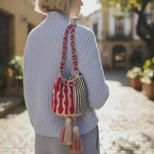 Bolso bandolera Wayuu hecho a mano: crochet geométrico, mochila colombiana