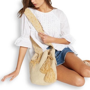 Wayuu bag handmade plain colour beige basket gift original Colombian mochila crochet shoulder shopper bag bucket unicolor black
