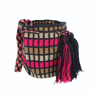 Wayuu bag small size geometric design handmade exclusive original Colombian mochila bag crochet shoulder bag nature inspired tassels