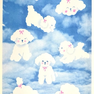 Peut inclure: Illustration de chiens blancs et duveteux, ressemblant à des caniches, avec des nœuds roses, sur fond de ciel bleu. Les chiens ont des visages souriants et sont dans diverses poses. Le texte "Soft Spots" est en haut à droite.