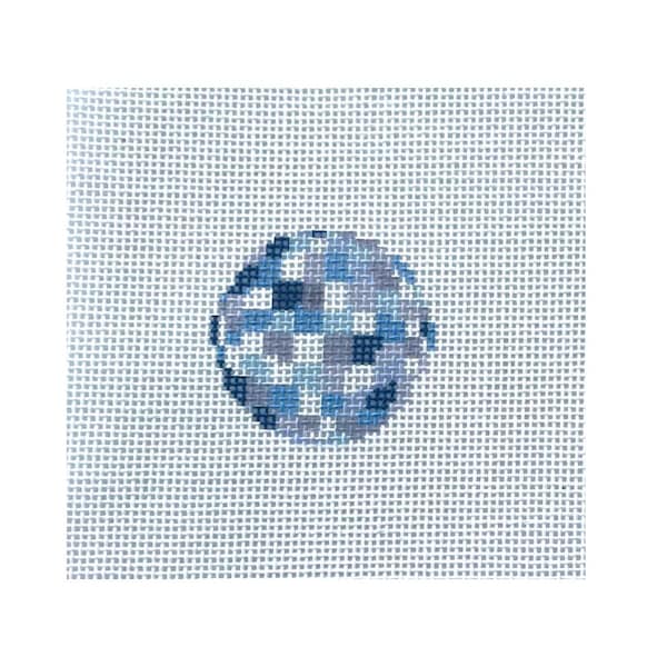 Può includere: Una tela per punto croce con un design geometrico a sfera in varie tonalità di blu. La sfera è centrata su uno sfondo azzurro chiaro a punto croce. Adatto per ricamo.