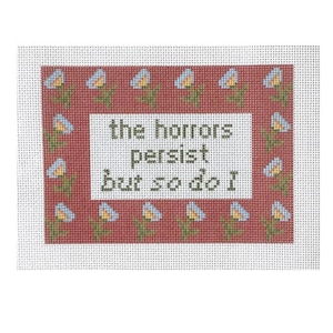 Peut inclure: Une toile de point de croix rouge et blanche avec une bordure florale et le texte "the horrors persist but so do I".