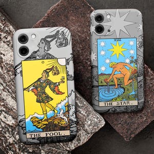 Estuche con diseño personalizado de carta de tarot mate en relieve / Impresión UV gótica estética / Impresión mate de alta calidad disponible para iPhone 11, 12, 13, 14, 15 y 16 Pro Max