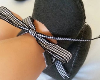 Dark grey woolfelt baby shoes