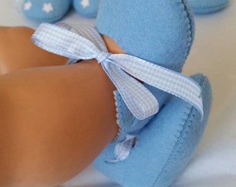 Light blue woolfelt baby shoes