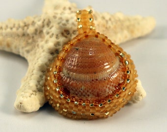Pendant, Caramel colored venus Clam Shell pendant, bead weaving, bead embroidery, necklaces, Port of Vallarta, Mexico, Beach wear