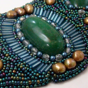 Bead Embroidered Collar . ENVY, Green Moss Agate, Bronze Fresh Water Pearls, Antique Gold zdjęcie 3