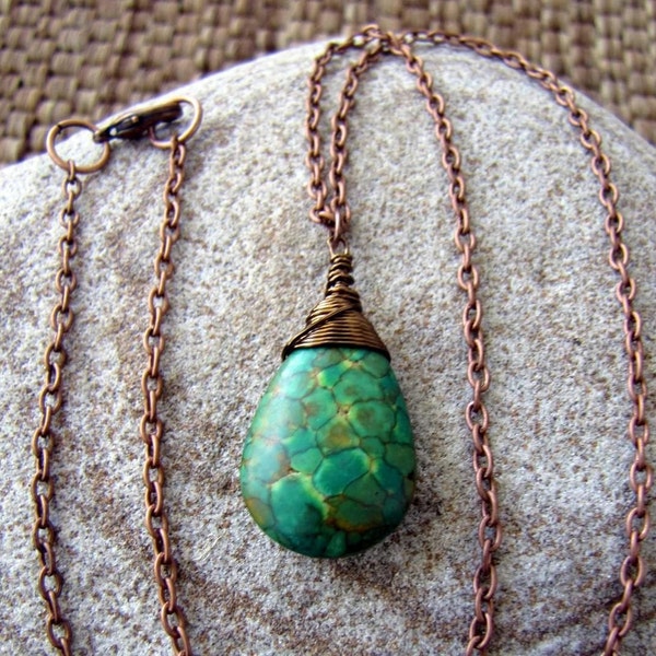 25% OFF SALE (Use Coupon Code FORMOM25) Green Mosaic Magnesite Necklace on Antiqued Copper Chain - Clover