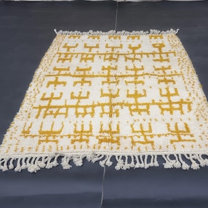 Yellow and white artwork rug, yellow Moroccan rug from Beni Ourain, white Moroccan rug, home decor rug