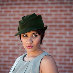 Corina Haywood Modern Millinery 'Pixie' 1940s inspired Free-Form Fur Felt Sculpted Tilt Hat/Cloche 画像 1