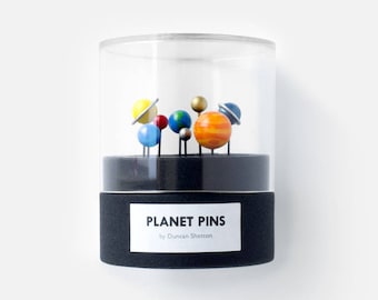 Planet Pins - papelería del sistema solar pintada a mano (alfileres para el espacio de su tablero de corcho)