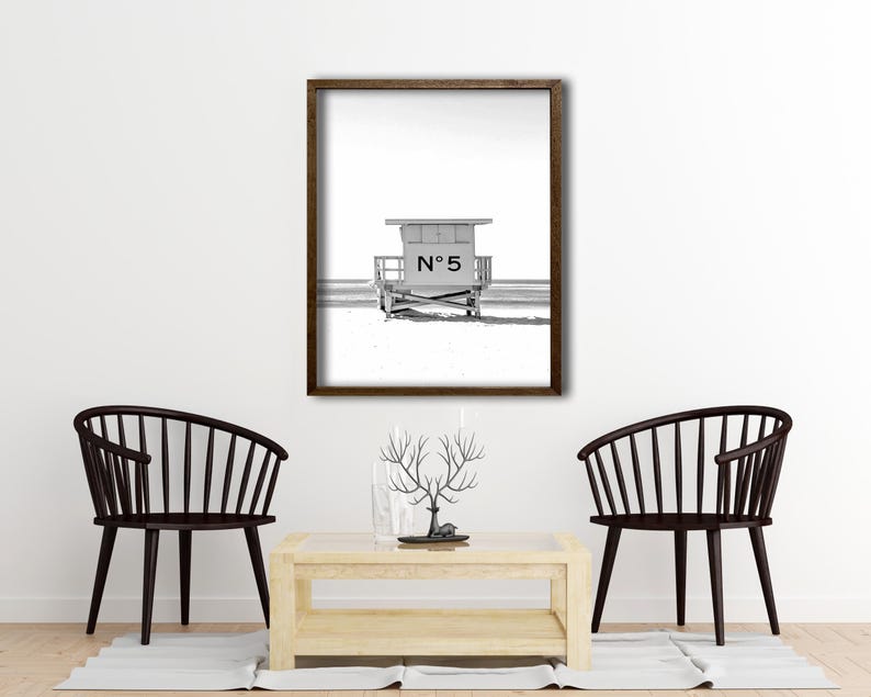 May include: Black and white photograph of a lifeguard stand on a beach. The stand is numbered "N&deg; 5".