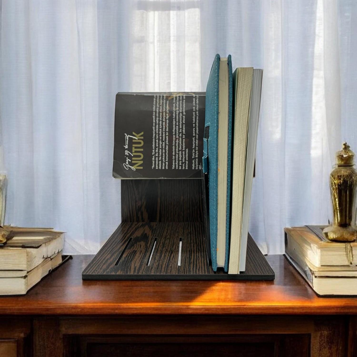 Support De Page De Livre Pour La Lecture De Livres. Cadeaux D'accessoires Pour Les Lecteurs De Livres, Les Amateurs De Livres, Les Cadeaux Pour Les Rats De Bibliothèque. Fichiers : Svg Dxf