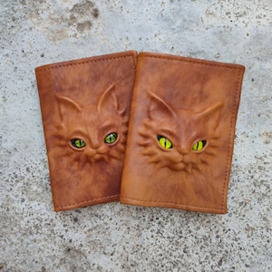 レリーフレッドキャットパスポートカバー - 書類用本革 - かわいいオレンジキャットパーソナライズギフト - 猫パスポート封筒
