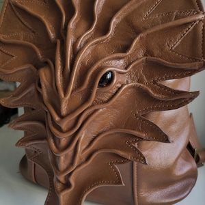 Rugzak Dragon - Rugzak Dragon Face - Bag Dragon Face - Bag Dragon - Bag Dragon Eyes - Red Dragon Eyes - Strange bag - Weird rugzak
