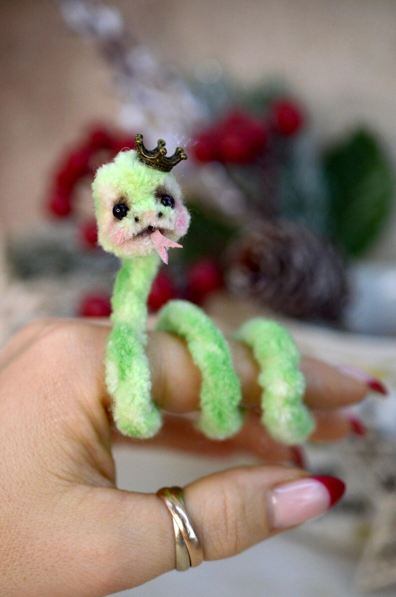 Miniature Pipe Cleaner Snake Video Tutorial - Let's Make Snake using Pipe Cleaners - Pipe Cleaner Snake DIY Symbol 2025 image 8