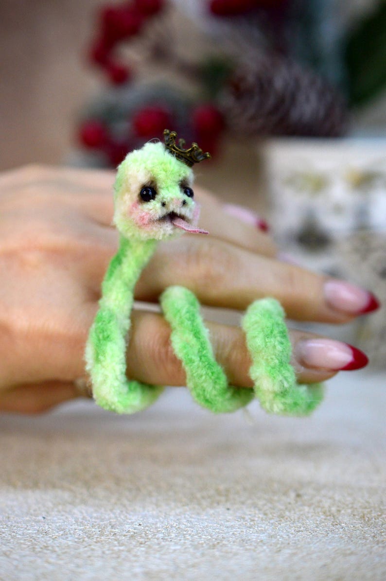Miniature Pipe Cleaner Snake Video Tutorial - Let's Make Snake using Pipe Cleaners - Pipe Cleaner Snake DIY Symbol 2025 image 3