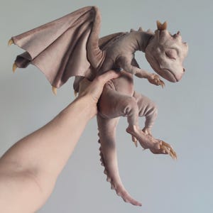 Beige dragon