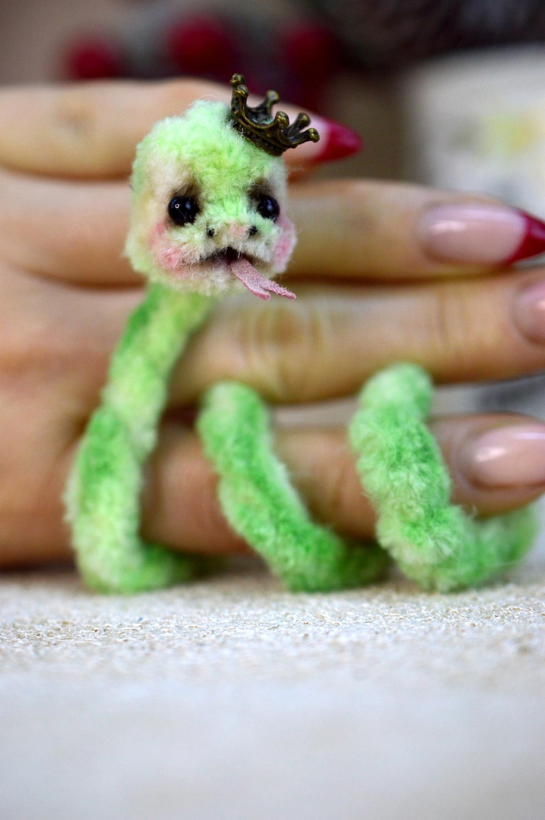 Miniature Pipe Cleaner Snake Video Tutorial - Let's Make Snake using Pipe Cleaners - Pipe Cleaner Snake DIY Symbol 2025 image 2