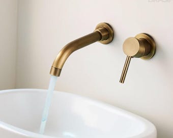 Wall Mount Antique Brass Faucet Single Handle Bathroom Sink Tap Vintage Style Fixture