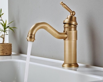 Brass Hot & Cold Bathroom Sink Faucet , Deck Mounted Lavotory Mixer Water Tap
