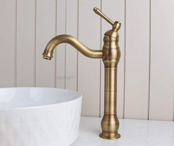Antique Brass Bathroom Faucet , Farmhouse Vessel Sink Tap