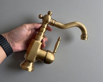 Solid Brass European Style Basin Faucet , Antique Basin Mixer Tap