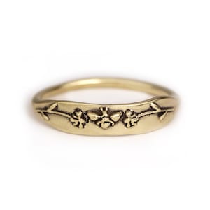 Anillo de abeja con flores hecho a mano, anillo de naturaleza, anillo de sello, joyería de naturaleza, anillo de plata esterlina, joyería de bronce, anillo de oro de 14 quilates