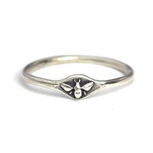Handmade Small Bee Ring, Bee Signet Ring, Nature Jewelry, Silver Jewelry, Bronze Jewelry, 14K Gold Ring