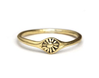 Handmade Small Daisy Ring, Nature Jewelry, Botanical Ring, Wildflower Ring, Silver Jewelry, Bronze Jewelry, 14K Gold Ring