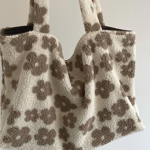 Handmade mom bag, gift bag handmade, handmade mom bag made of teddy fur, large bag, practical and cozy, mombag Blumen dunkel