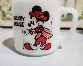 Taza de cristal con leche federada de Mickey y Minnie Mouse
