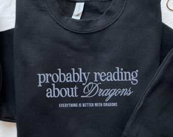 Wahrscheinlich Lesen über Drachen Sweatshirt, Vierter Flügel Pullover, Bücherwurm Shirt, Booktok, Bibliothekar Geschenk, Gesticktes Vierter Flügel Sweatshirt