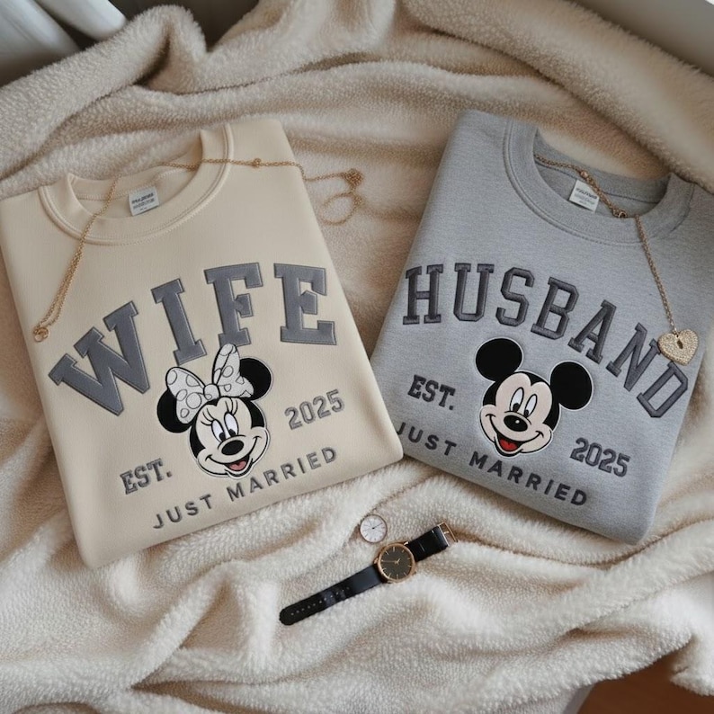 Sudadera Disney bordada personalizada "Just Married", camisa a juego para esposa y esposo, regalos para recién casados, regalos de luna de miel Disney, camisetas para recién casados imagen 6