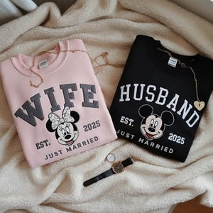 Sudadera Disney bordada personalizada "Just Married", camisa a juego para esposa y esposo, regalos para recién casados, regalos de luna de miel Disney, camisetas para recién casados imagen 4