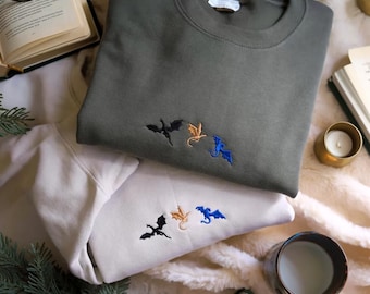 Moletom Tiny Dragons Bordado, Blusa de Moletom Romantasy BookTok, Inspirado no Basgiath War College, Presente para Amantes de Livros