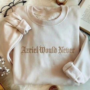 Haftowana bluza z nadrukiem „Azriel nigdy by nie”, licencjonowany gadżet ACOTAR SJM, prezent Velaris z Night Court 2026, grafika Shadowsinger Bat Boys
