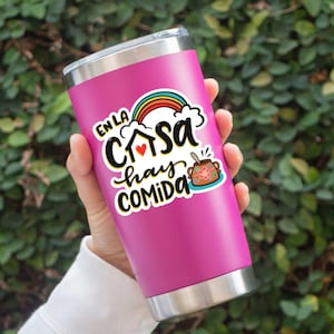 En La Casa Hay Comida Spanish Vinyl Sticker - Latina Mom Quote