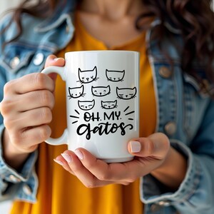 Bilingual Coffee Mug Hispanic Culture Design Cat Lover Gift Idea Funny Spanglish Saying Ceramic Cup Collection Morning Coffee Essential Unique Present Idea Veterinarian Appreciation Gift Cat Mom Present Special Latina Gift Feline Humor
