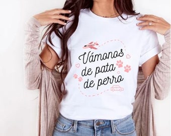 Vámonos de Pata de Perro, Women's short sleeve t-shirt para la mujer que le gusta viajar