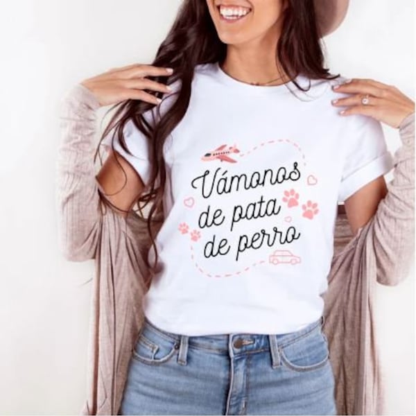 Vámonos de Pata de Perro, Women's short sleeve t-shirt para la mujer que le gusta viajar