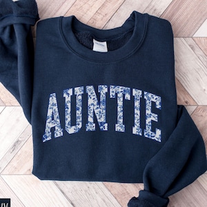 Chinoiserie Auntie Sweatshirt, Floral Aunt Sweater, New Aunt Gift, Pregnancy Announcement, Gift For Aunty, Baby Reveal, Sister Gift, Aunti